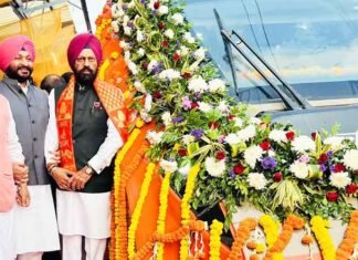 Railways Minister Ravneet Singh Bittu Flags Off Ferozepur-Delhi ‘Vande Bharat’ Express Bittu on Vande Bharat Express