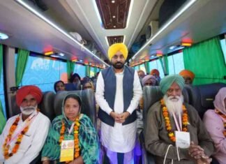 CM Bhagwant Mann Flags Off First Batch of Buses Carrying Devotees to Amritsar