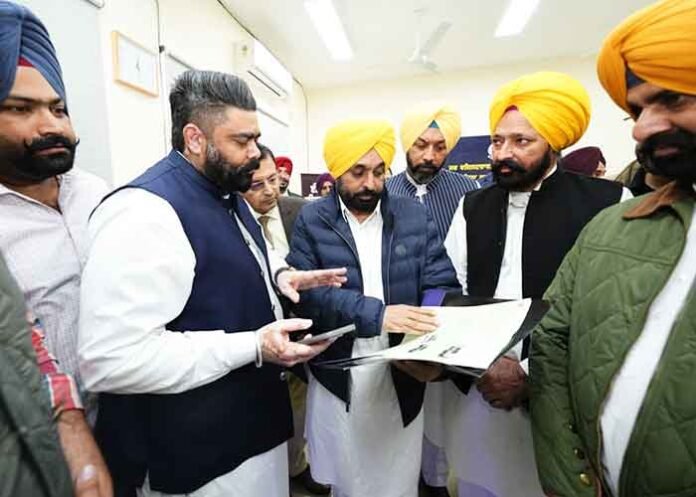 CM-Mann-launches-Easy-Registry CM Mann launches Easy Registry