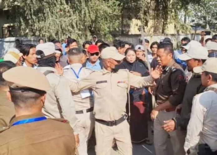 Cops clash with security forces Manipur