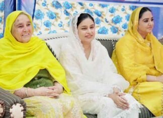 Dr Gurpreet Kaur and CM Mann’s Mother Campaign For AAP Candidate Harmeet Sandhu in Tarn Taran Dr. Gurpreet Kaur and CM Mann mother
