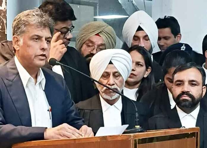 MP-Manish-Tewari-donates-5-e-golf-carts MP Manish Tewari donates 5 e-golf carts