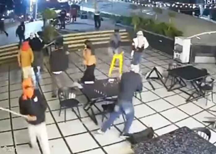 Over 20 masked men vandalise restaurant in Bhopal