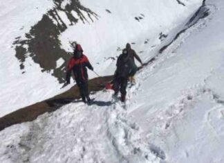 Nepal: Bad Weather Hampers Recovery of Five Bodies Suspected to Be Climbers Killed in 2025 Avalanche Over dozen trekkers contactless in Nepal climber