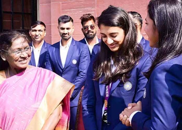 Prez Murmu meets Indian womens cricket team WC winners