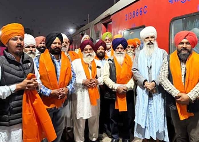 Sikh pilgrims depart