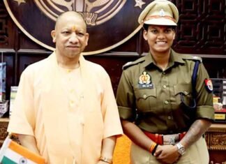 UP CM Yogi Adityanath meets DSP-cum-cricketer Deepti Sharma Yogi Adityanath meets DSP-cricketer Deepti Sharma