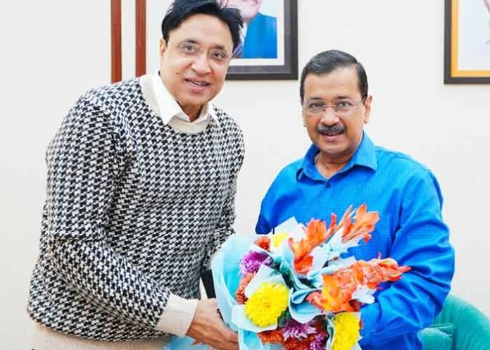Ajay Gupta meets Arvind Kejriwal
