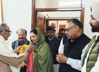 Amrita Warring visits Shri Ram Sharnam