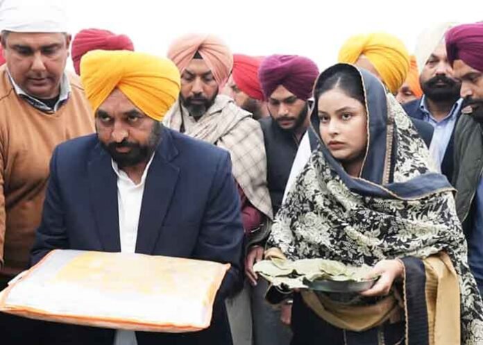 CM Mann pays homage at Fatehgarh Sahib