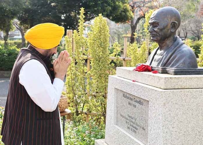 CM Mann pays tribute to Mahatma Gandhi