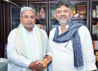 On Deve Gowda’s turf, CM Siddaramaiah and his deputy DKS unite to flaunt Rs 1 lakh-cr guarantee push CM Siddaramaiah meet DK Shivakumar