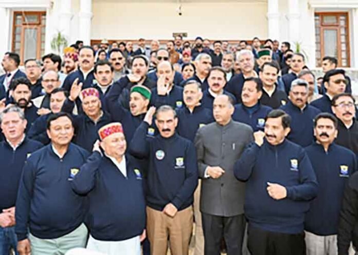 Congress, BJP lawmakers jointly protest on Himachal Assembly