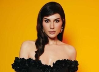 Elnaaz Norouzi on making her Hindi singing debut with “Hua”: Music has always been close to my heart Elnaaz Norouzi