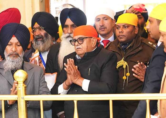 Governor Kataria pays homage at Fatehgarh Sahib