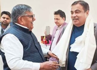 Punjab Guv Gulab Chand Kataria Meets Union Ministers in Delhi; Discusses Key Issues of Punjab and Chandigarh Gulab Chand Kataria meets Nitin Gadkari