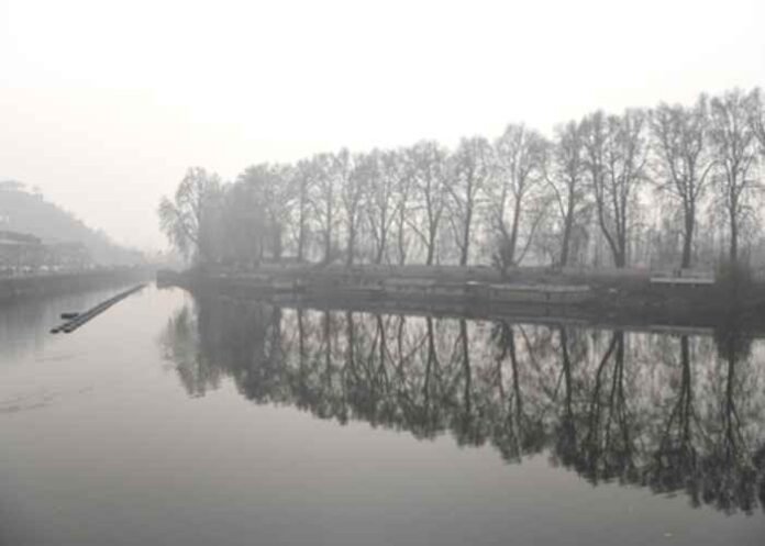Intense cold wave sweeps across Kashmir (1)