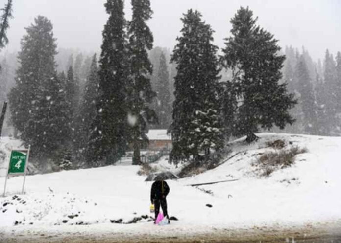 Kashmir hill stations receive first snowfall