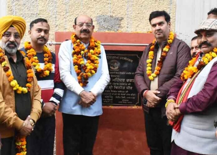 Mohinder Bhagat and Jalandhar Mayor Vineet Dhir lay foundation