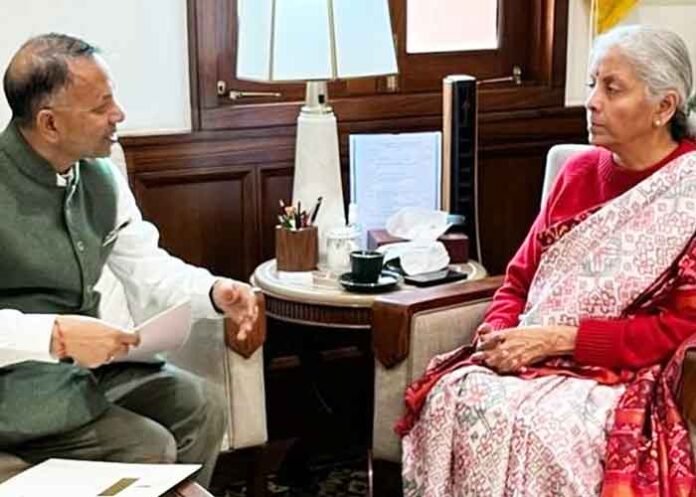 Rajinder Gupta meets Sitharaman