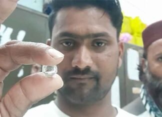 Satish Khatik goatherd 15.34-carat diamond
