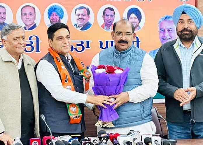 Several senior Congress leaders and workers join BJP