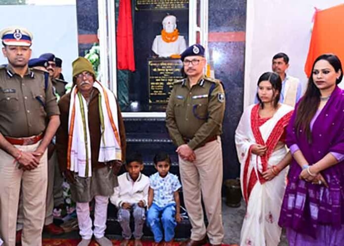 Sstatue of martyred constable Amitabh Bachchan