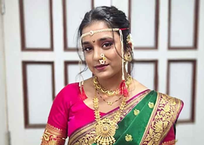 Sumbul Touqeer Khan Wearing a saree