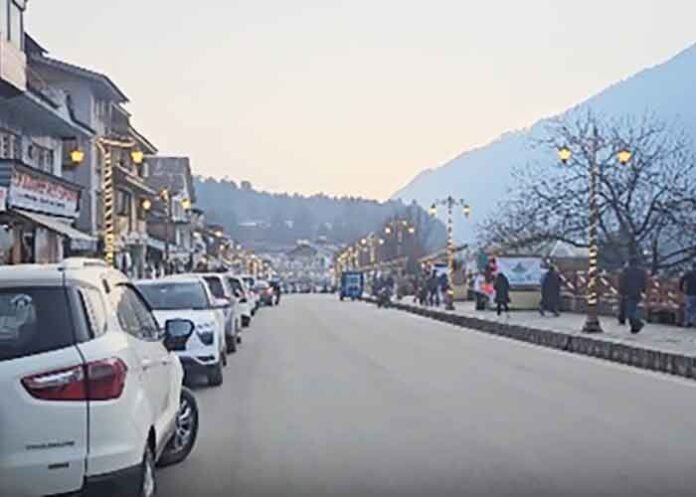 Tourist influx in Pahalgam