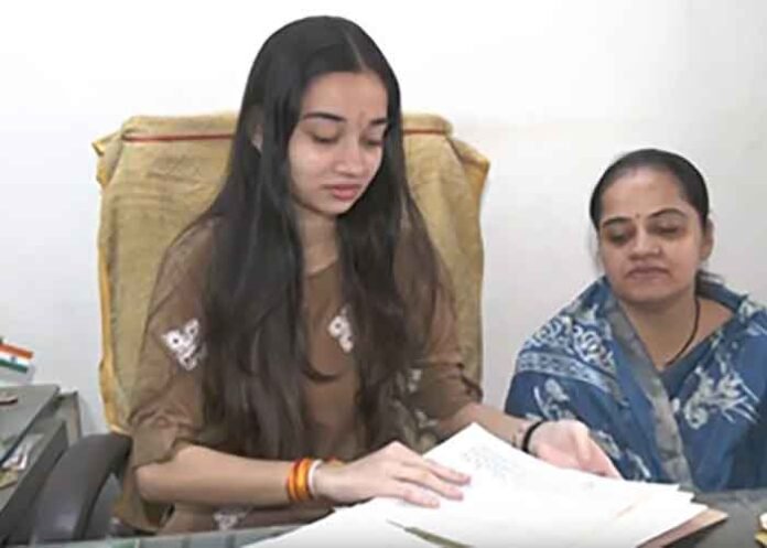 BJP youngest corporator Kashish Fulwariya balances MBA studies