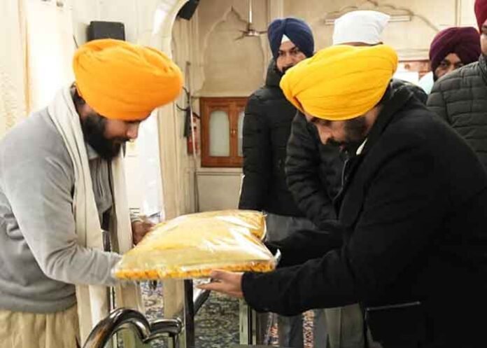 CM Bhagwant Singh Mann bows at Sri Akal Takht Sahib