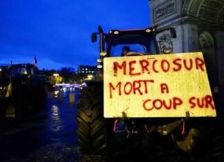 French farmers hold protest in Paris against EU-Mercosur trade deal France Farmers storm Paris with tractors to protest against EU-Mercosur FTA