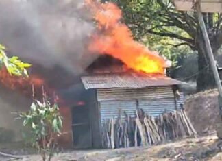 Houses set ablaze in Manipur