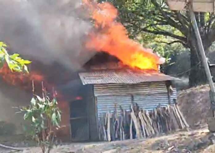 Houses set ablaze in Manipur