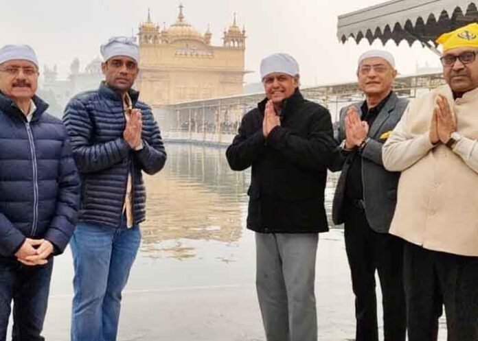Manish Tewari visits Sri Harmandir Sahib