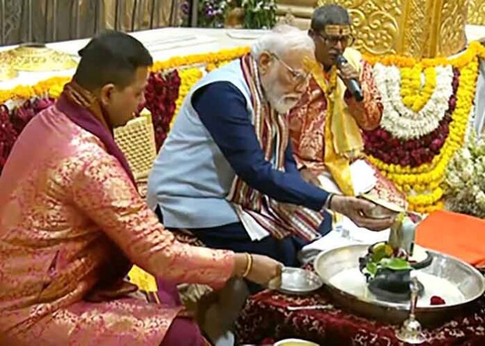 PM Modi offers prayers at Somnath Temple