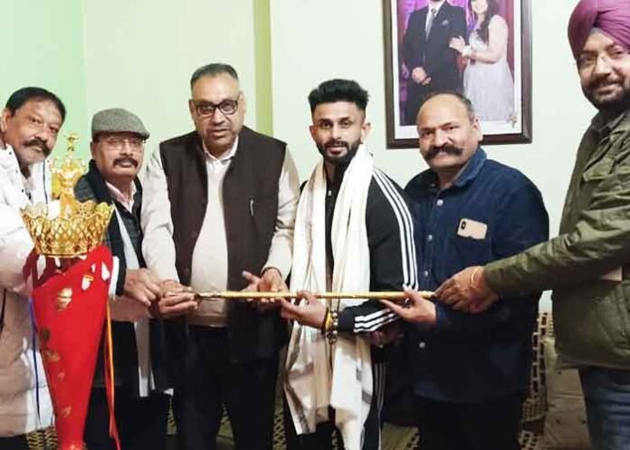 Pawan Dewan Honours Bharat Kaushal