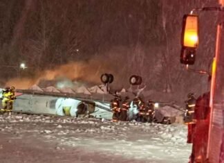 Private jet crashes at US Maine airport amid snowstorm Private jet crashes at US Maine airport