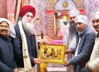 Sandhwan Offers Prayers at Holy Sites in Varanasi