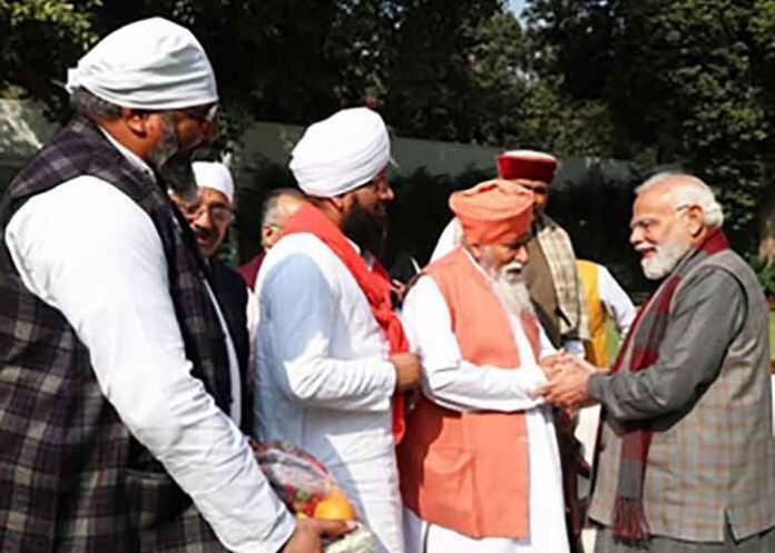 Sant Niranjan Das meet PM Modi