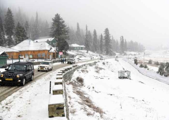 Jammu & Kashmir Battles Severe Cold Wave, Dal Lake Freezes | Quick Digest