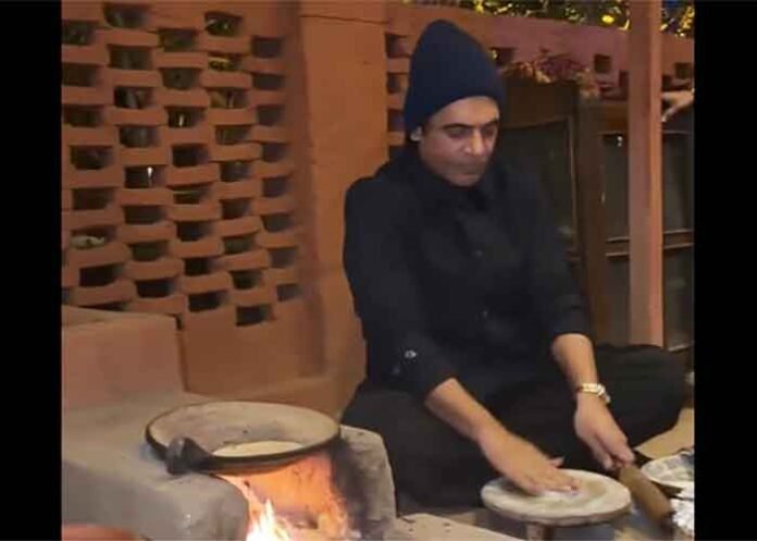 Sunil Grover makes roti