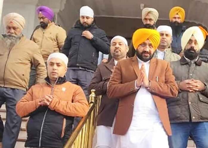 Tourism Minister Tarunpreet Sond appears before Sri Akal Takht Sahib