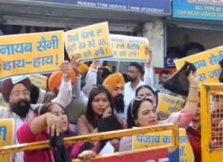 AAP Greets Haryana CM Saini with Black Flags in Ludhiana, Slams BJP as Anti-Punjab