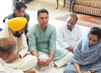 CM Bhagwant Mann visits Fazilka to condole demise