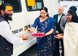 SAS Nagar DC Komal Mittal Starts Community Funeral Van Services; Vehicle Donated by JREW Foundation DC Komal Mittal Starts Community
