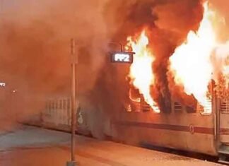 Fire breaks out in train compartment in Bengal station, no one injured Fire breaks out in train compartment