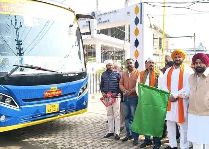 Hardeep Singh Mundian flags off bus