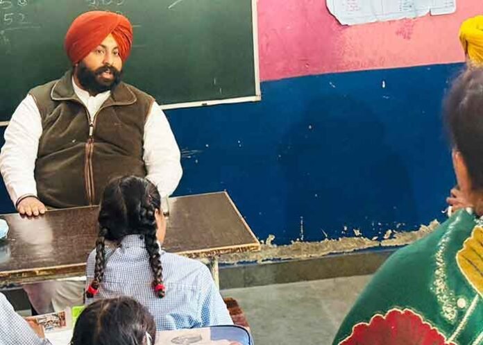 Harjot Bains issues notices to teachers