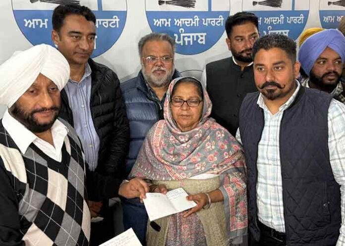 Kulwant Singh distributes